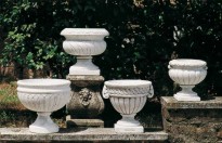 Eredi Bosca snc - Statue e Vasi - vasi pietra 02 - Pesaro località Cattabrighe